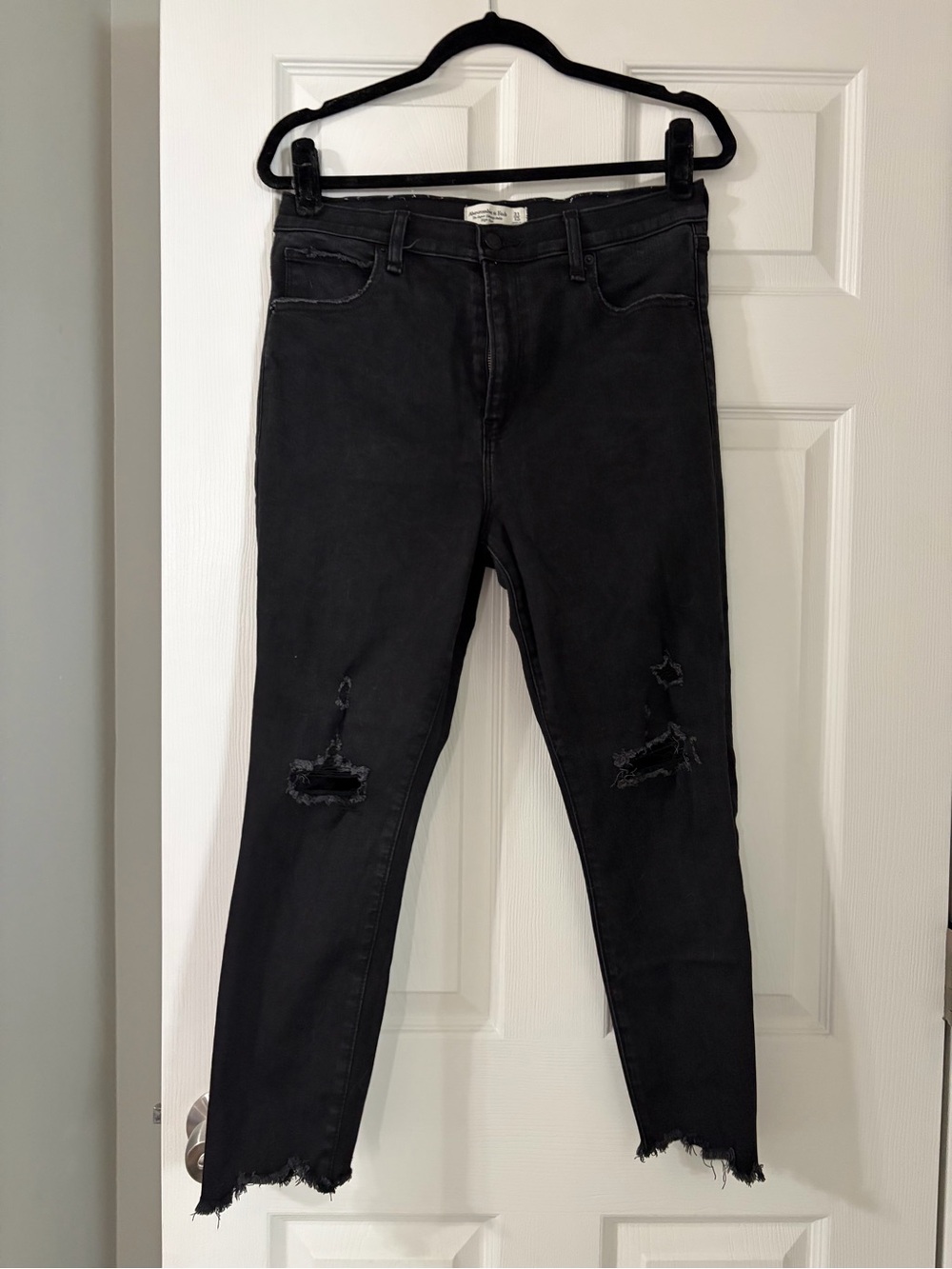 Abercrombie Women's Black Distressed Skinny Jeans - High rise